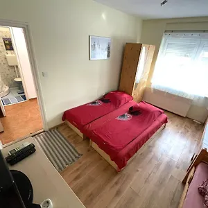 Red Locomotive Apartament